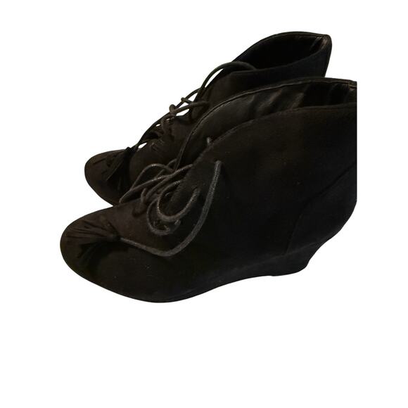 Report Black Suede Wedge Booties Women's Size 9 Fringe Tassel Ties - Picture 1 of 13